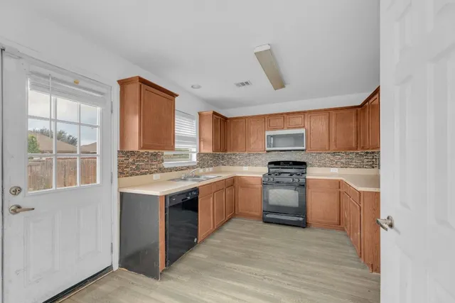 $250,000 | 12213 Prairie Glen Court, Del Valle, TX 78617