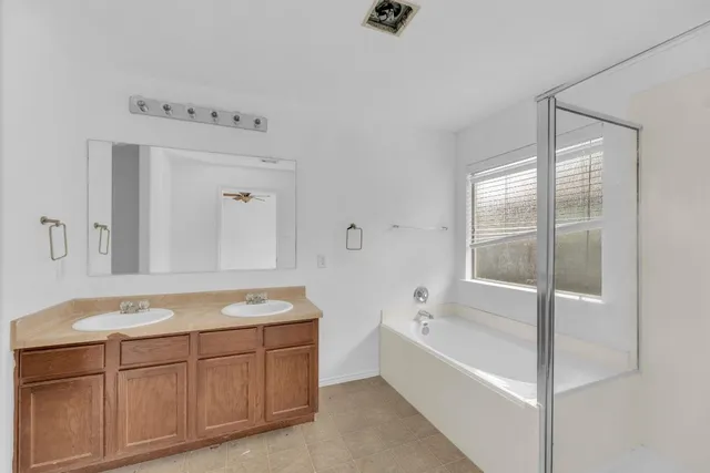 $250,000 | 12213 Prairie Glen Court, Del Valle, TX 78617