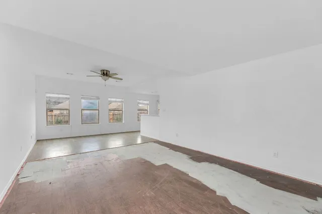 $250,000 | 12213 Prairie Glen Court, Del Valle, TX 78617