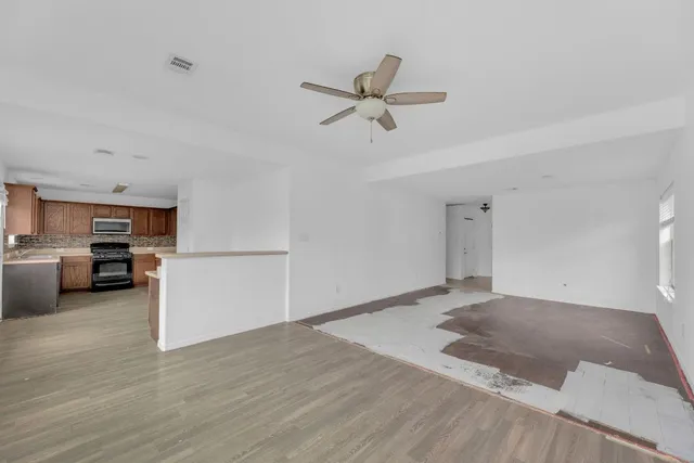 $250,000 | 12213 Prairie Glen Court, Del Valle, TX 78617