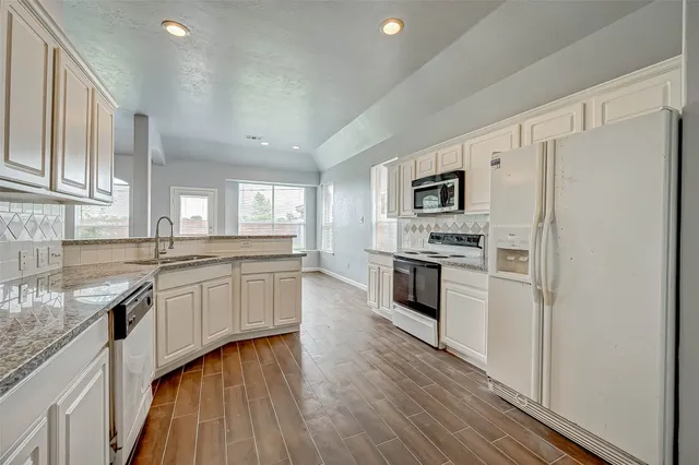 $2,150 | 3306 Stratford Pointe Drive, Sugar Land, TX 77498