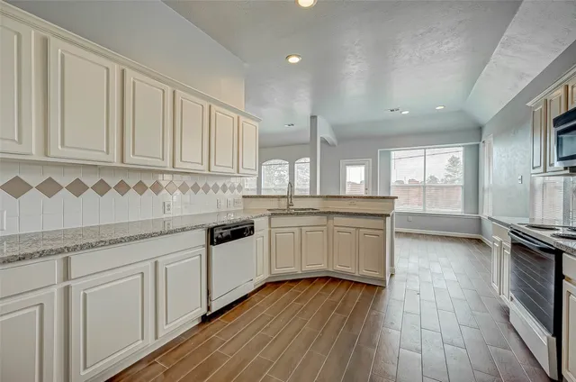 $2,150 | 3306 Stratford Pointe Drive, Sugar Land, TX 77498