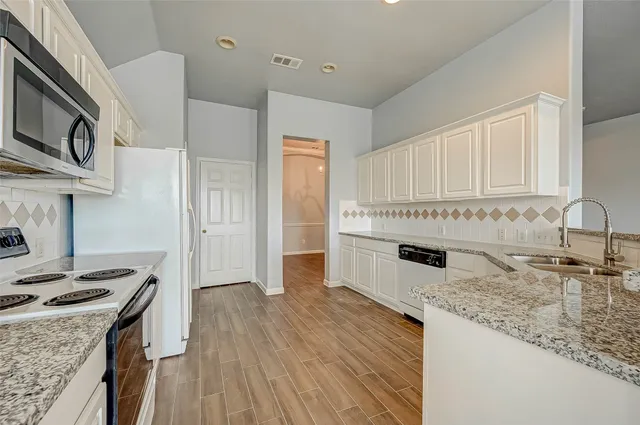 $2,150 | 3306 Stratford Pointe Drive, Sugar Land, TX 77498