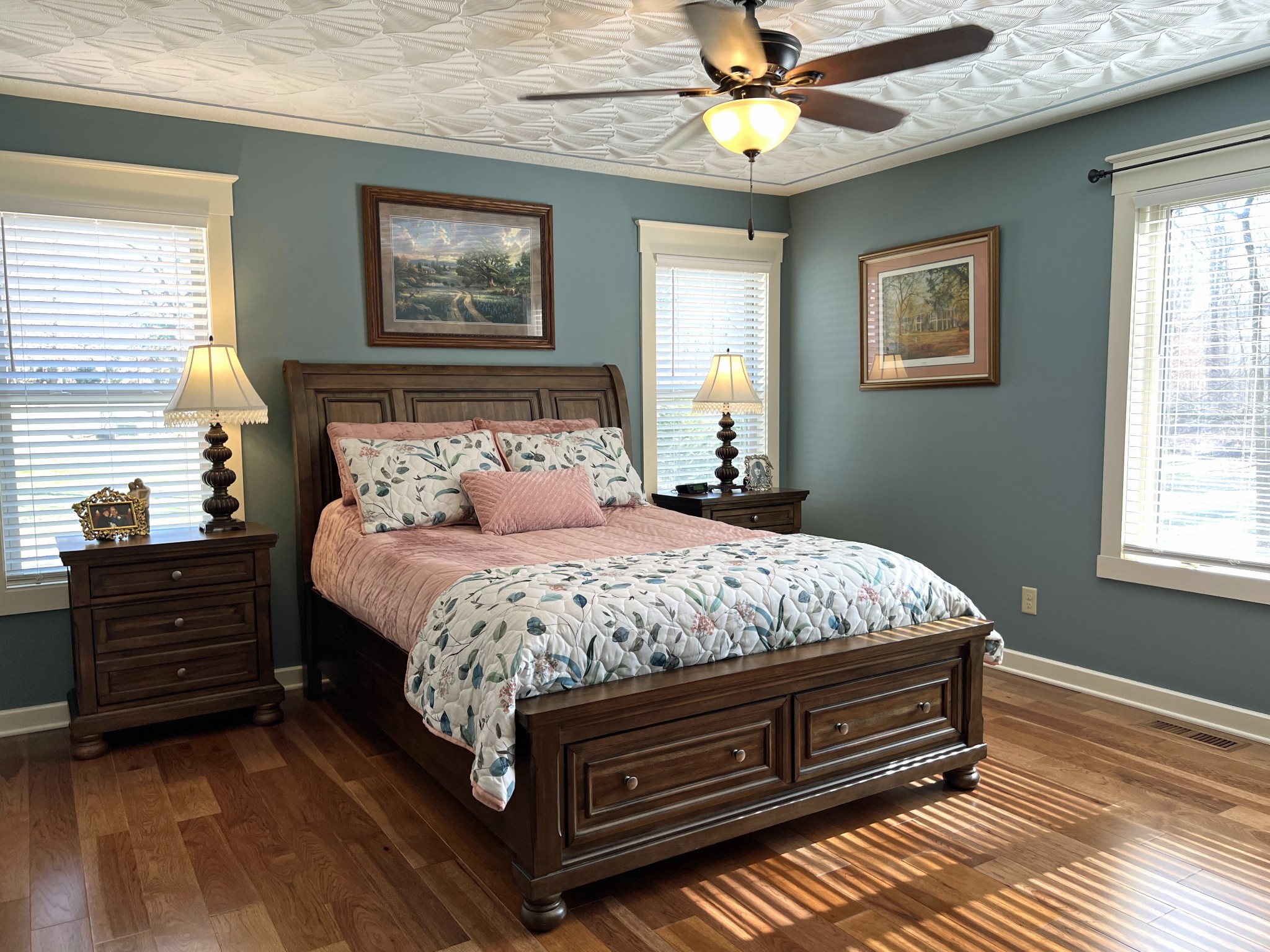425 Alvaton- Greenhill Road Bowling Green, KY 42103 - Photo 12 of 68 a bed sitting in a bedroom next to a window