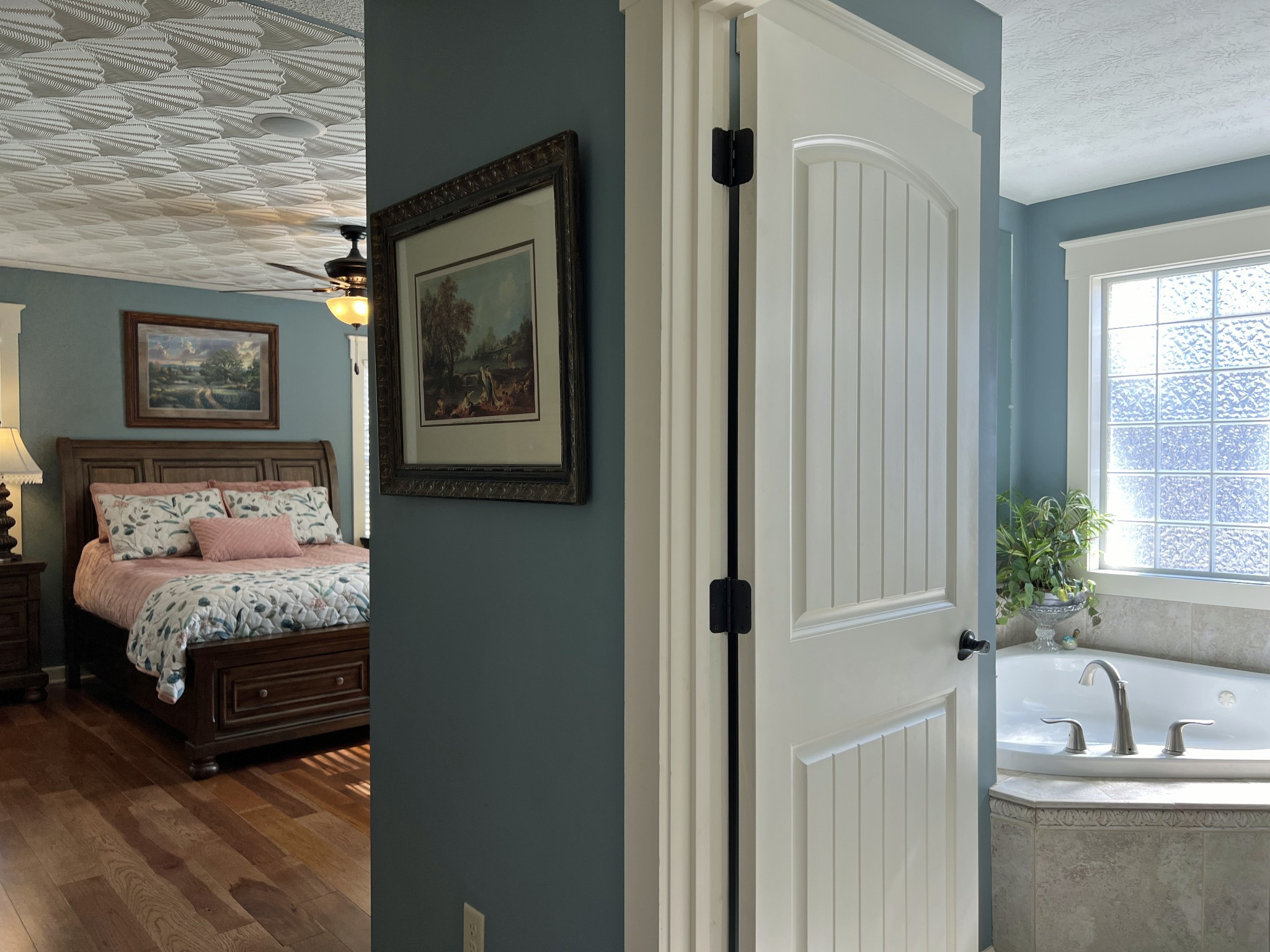 425 Alvaton- Greenhill Road Bowling Green, KY 42103 - Photo 15 of 68 a bedroom with a bed and a couch