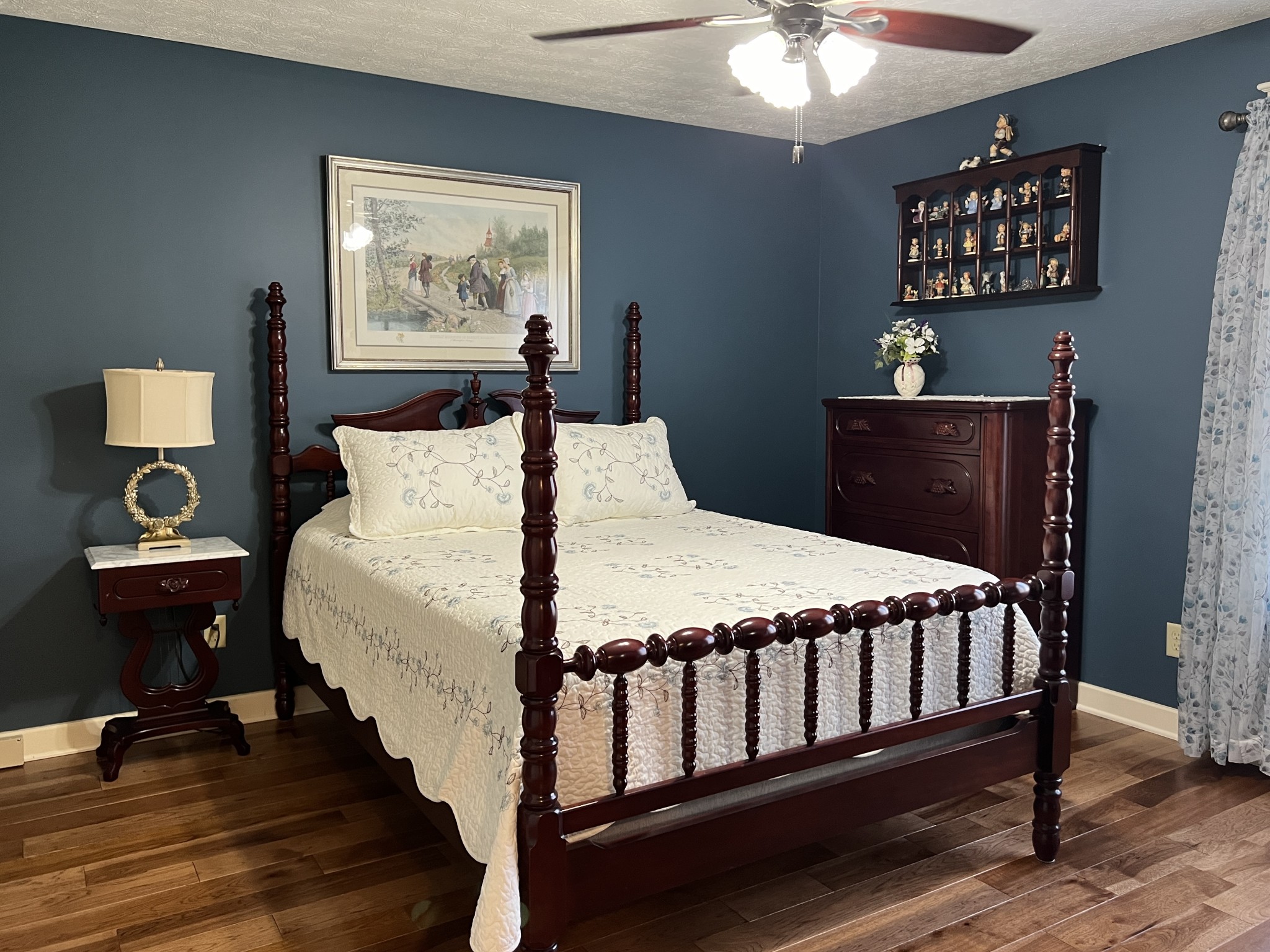 425 Alvaton- Greenhill Road Bowling Green, KY 42103 - Photo 20 of 68 a bedroom with a bed and a lamp on table
