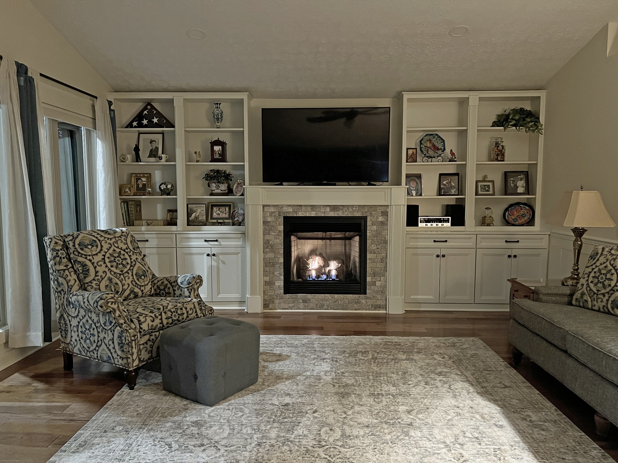 425 Alvaton- Greenhill Road Bowling Green, KY 42103 - Photo 2 of 68 a living room with furniture a flat screen tv and a fireplace