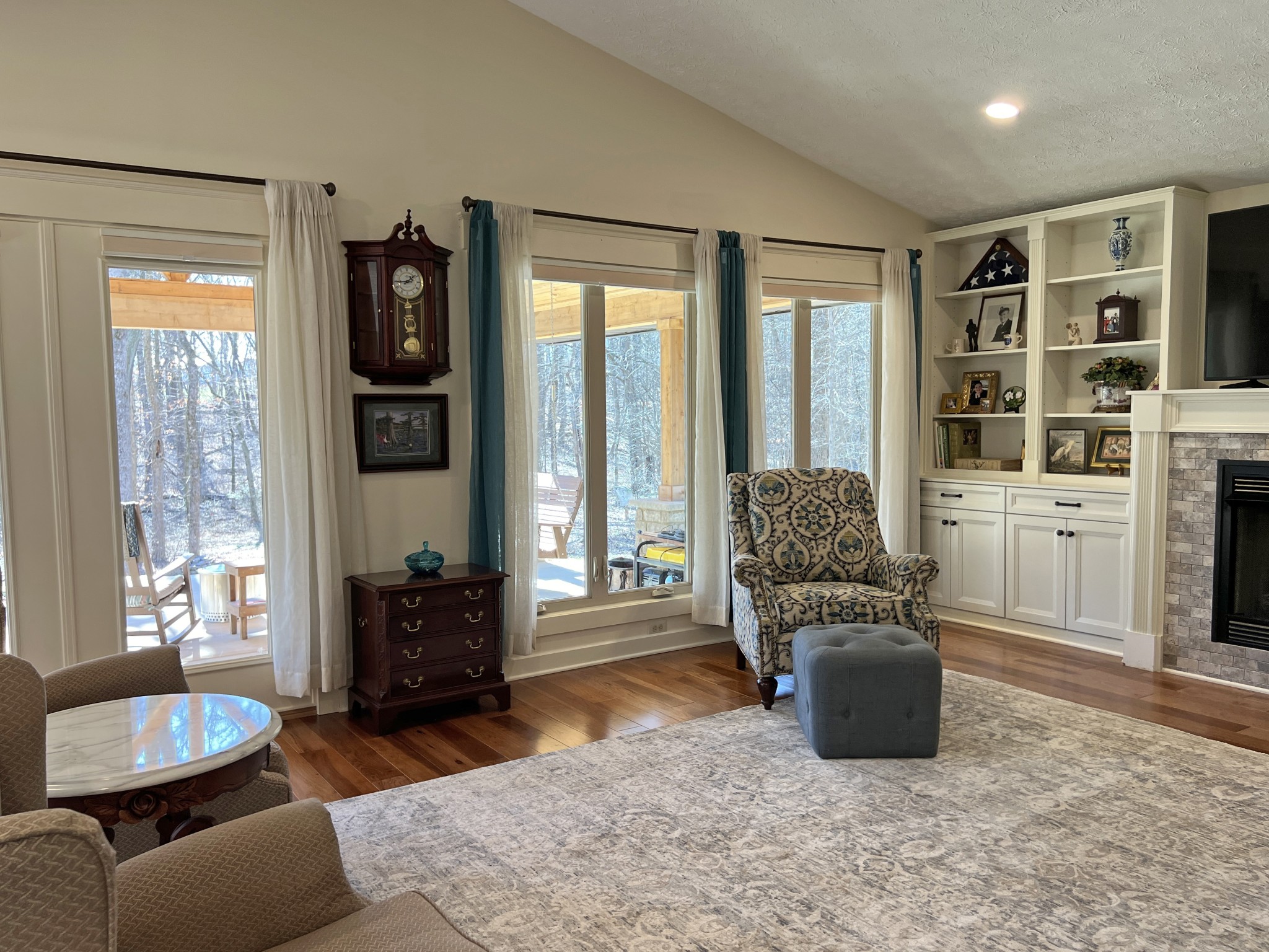 425 Alvaton- Greenhill Road Bowling Green, KY 42103 - Photo 3 of 68 a living room with furniture and a floor to ceiling window