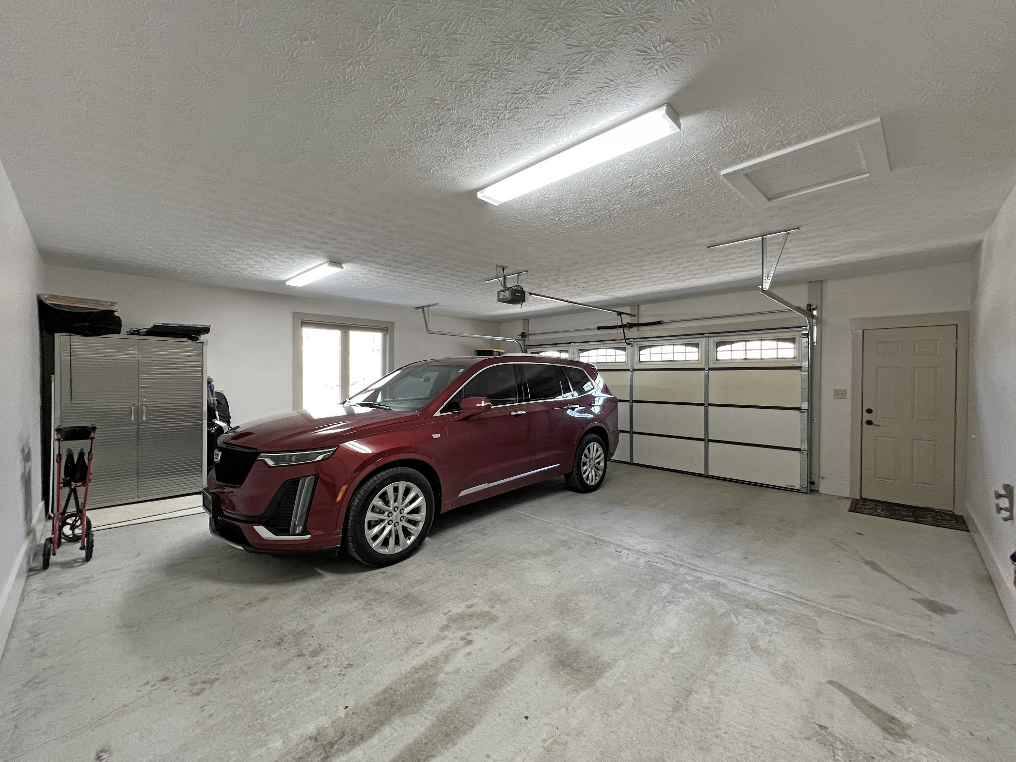425 Alvaton- Greenhill Road Bowling Green, KY 42103 - Photo 37 of 68 a car parked in a garage