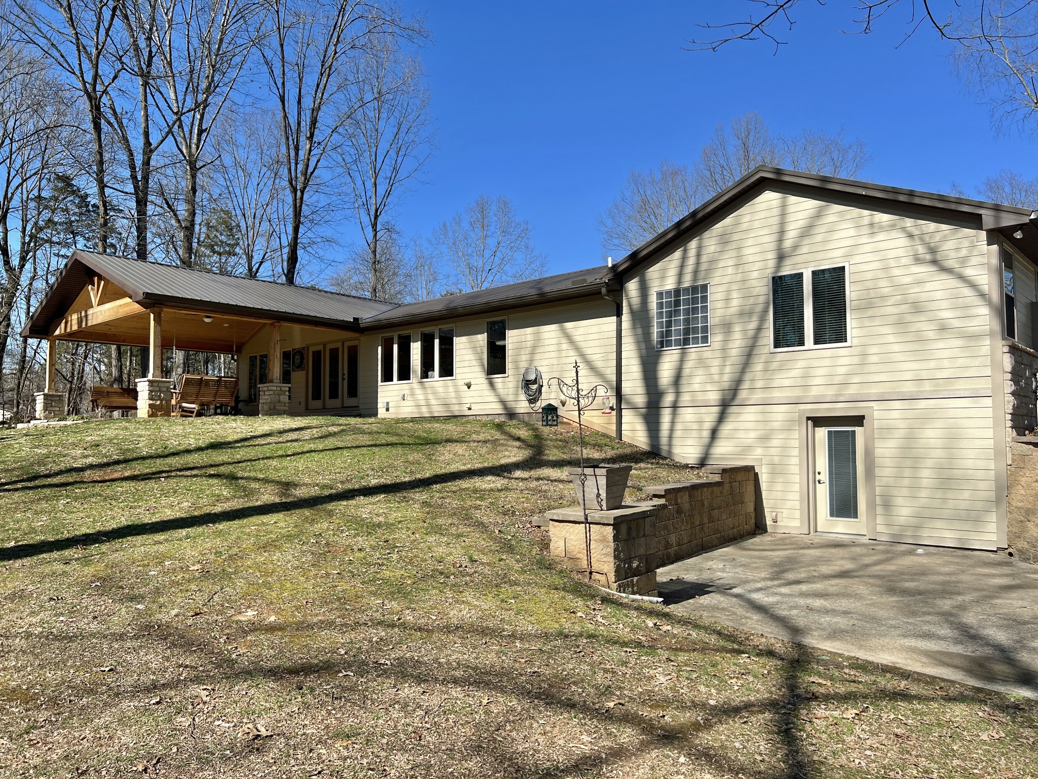 425 Alvaton- Greenhill Road Bowling Green, KY 42103 - Photo 46 of 68 a front view of a house with a yard