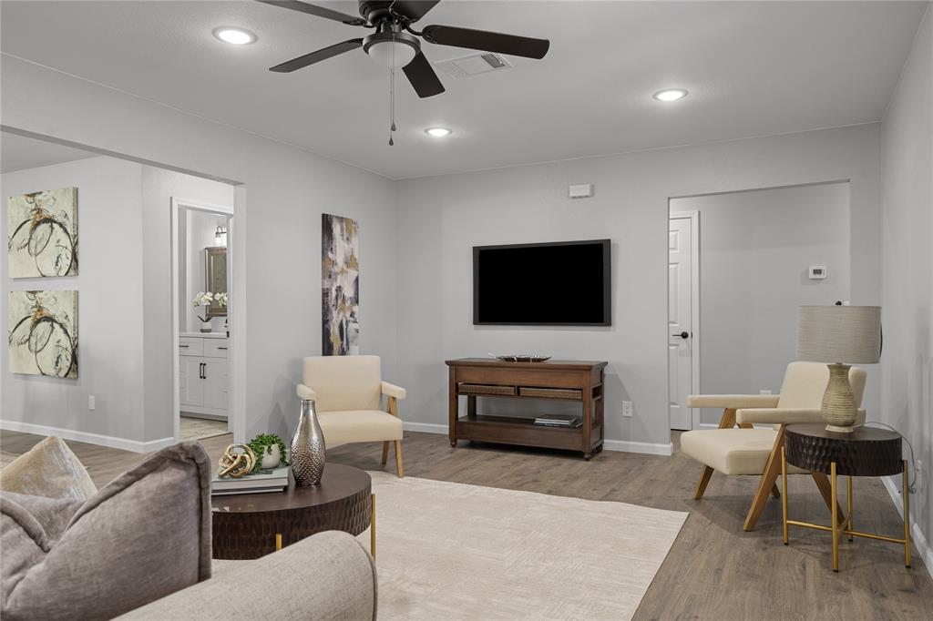 2602 Taylor Street Commerce, TX 75428 - Photo 4 of 37 a living room with furniture and a flat screen tv