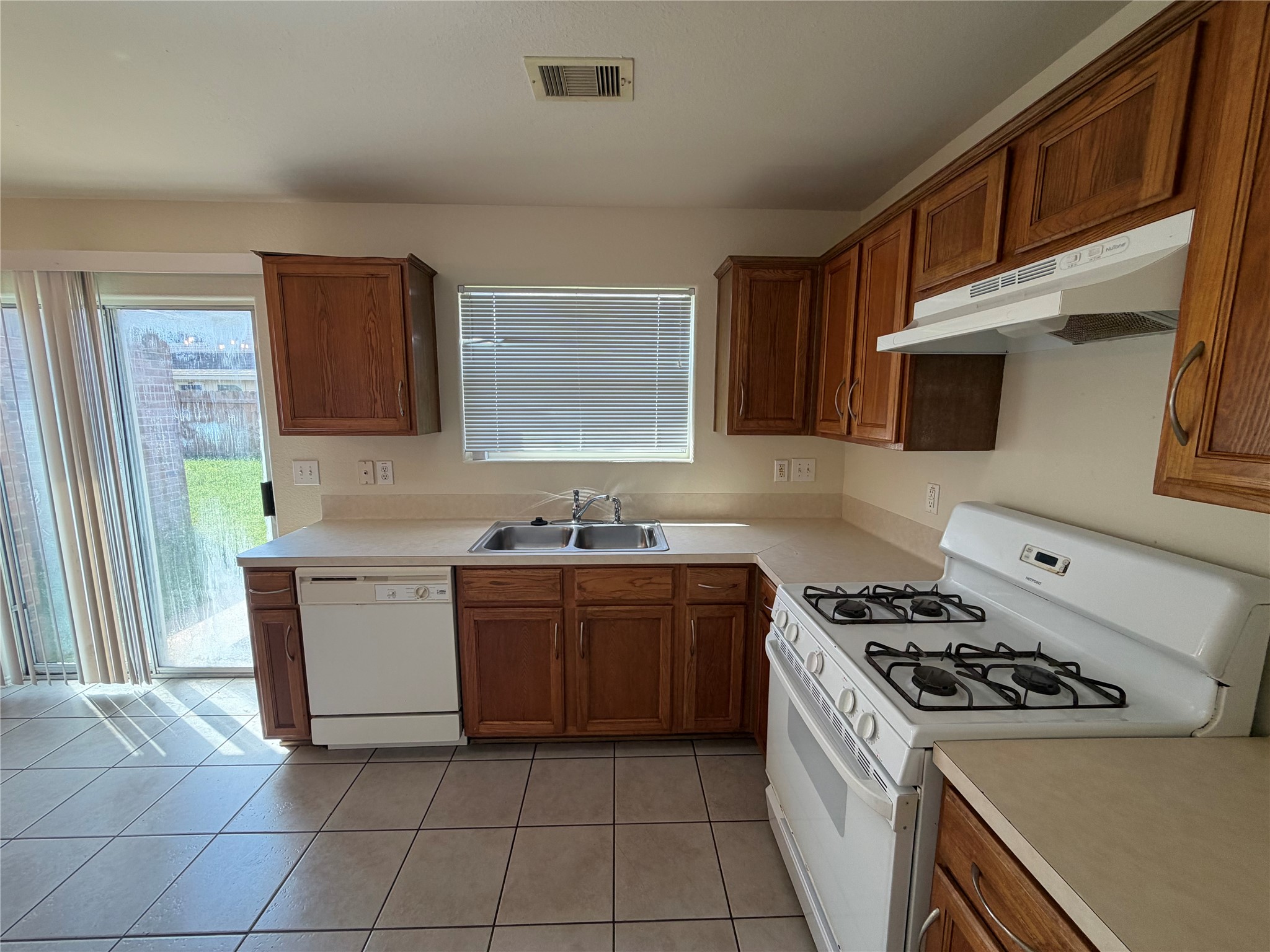 12608 Rio Lindo Street Rosharon, TX 77583 - Photo 12 of 25 Gallery Image 12