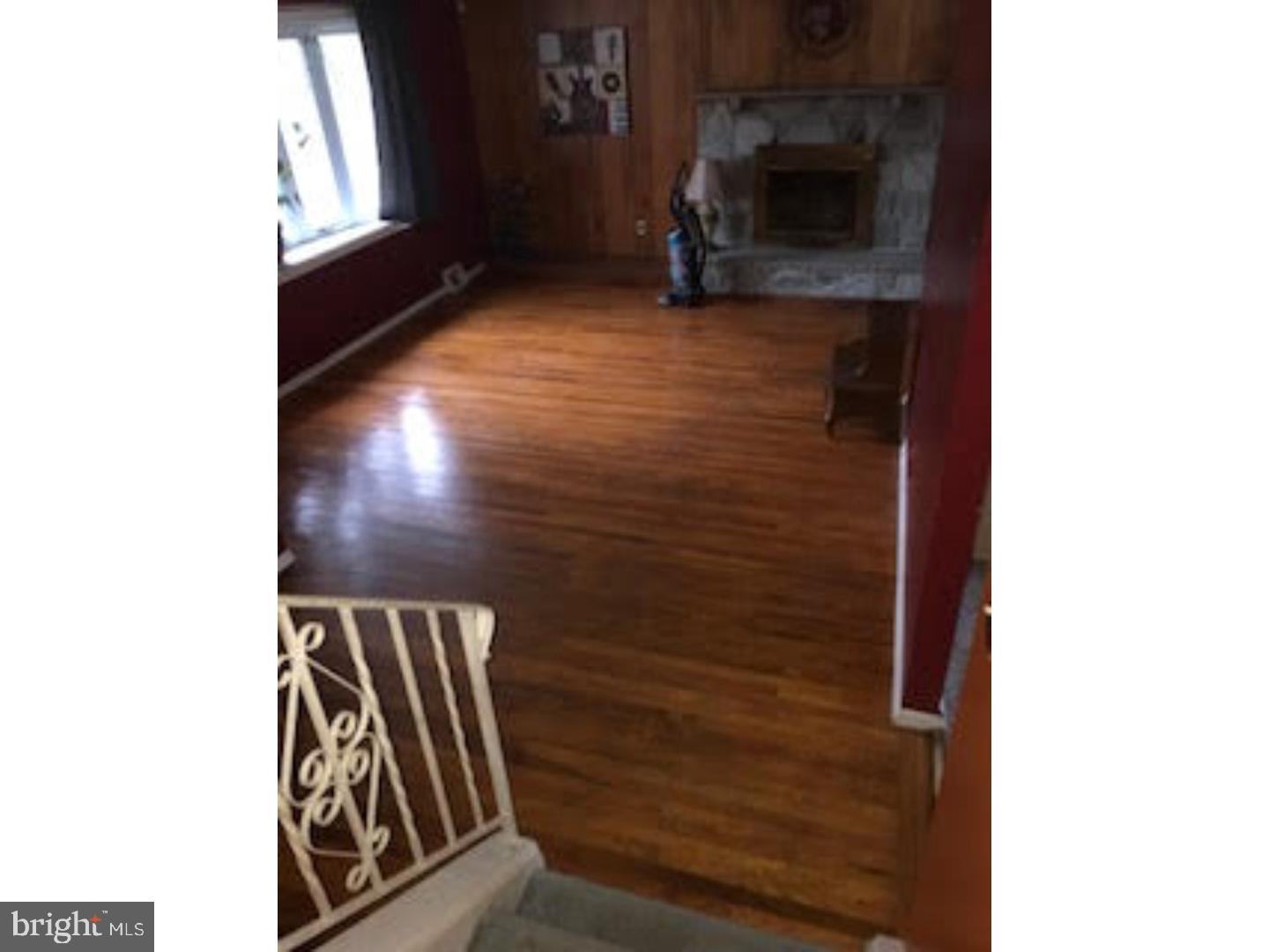 430 Hidden Valley Road Aston, PA 19014 - Photo 12 of 15 Living Room