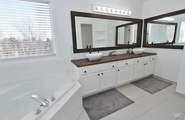 $419,900 | 808 Ada Court, Nampa, ID 83686