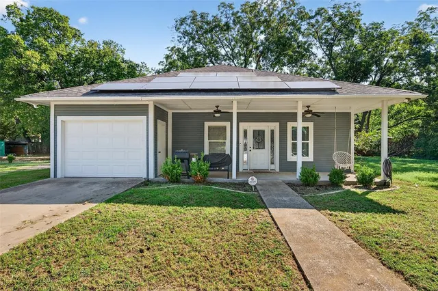 $239,500 | 620 Throckmorton Street, Gainesville, TX 76240