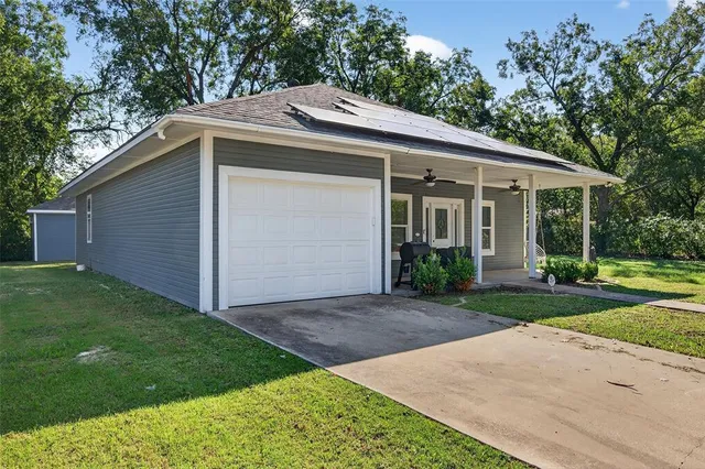 $239,500 | 620 Throckmorton Street, Gainesville, TX 76240
