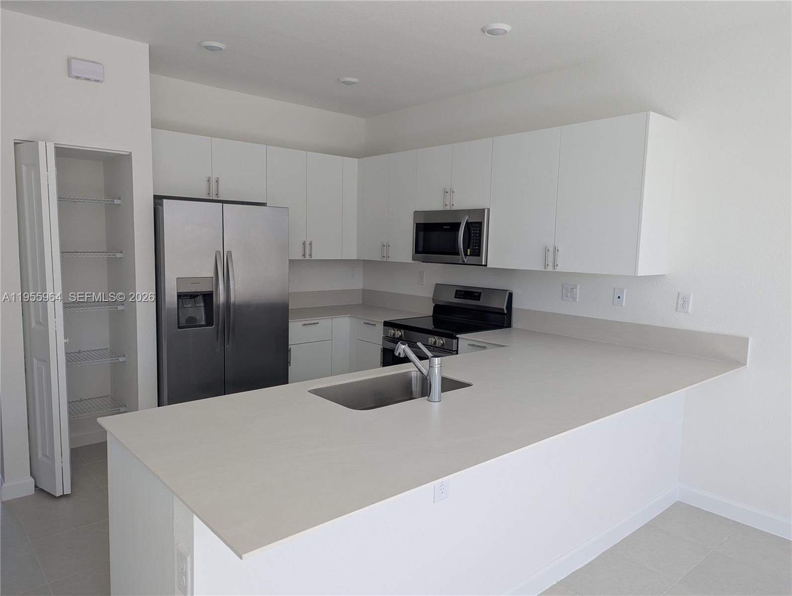 338 Sw Terrace Homestead, FL 33034 - Photo 2 of 13