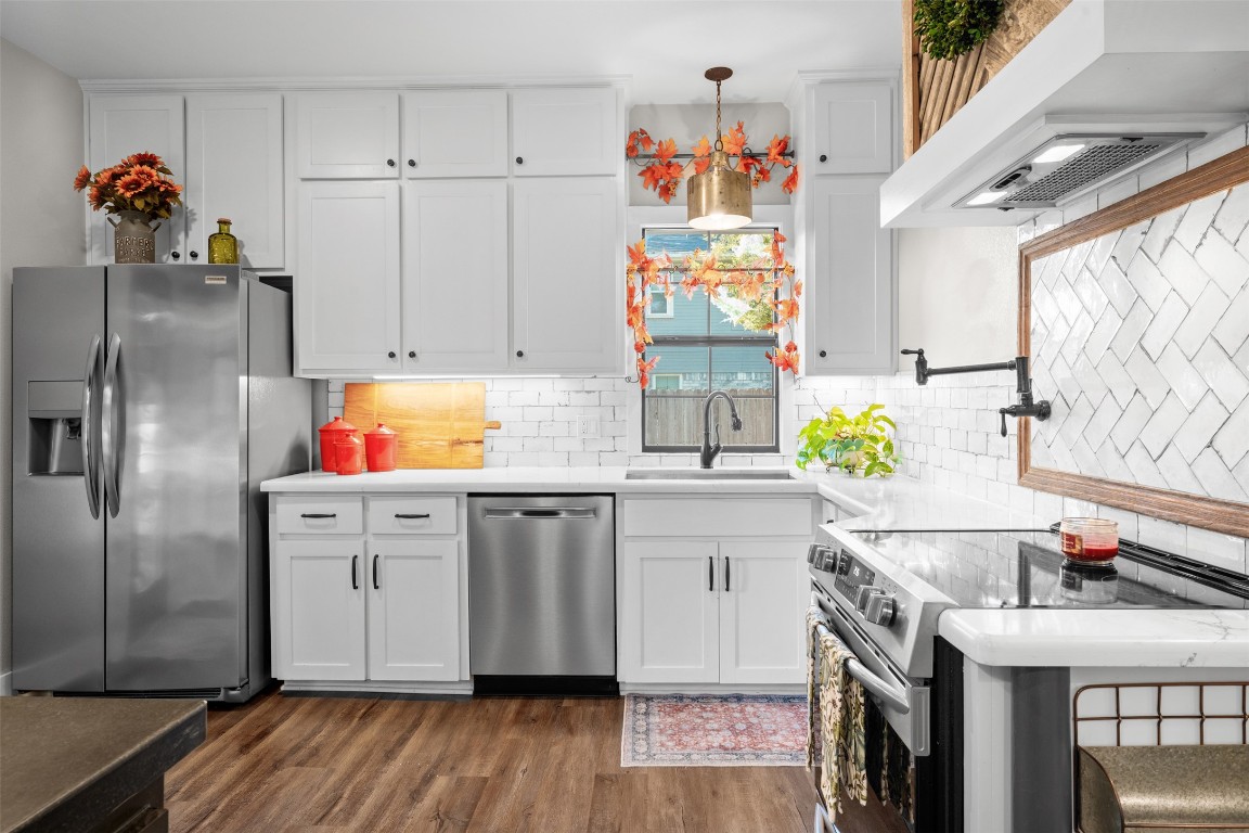 1005 East 14th Street Cameron, TX 76520 - Photo 20 of 40 a kitchen with stainless steel appliances granite countertop a sink window and cabinets