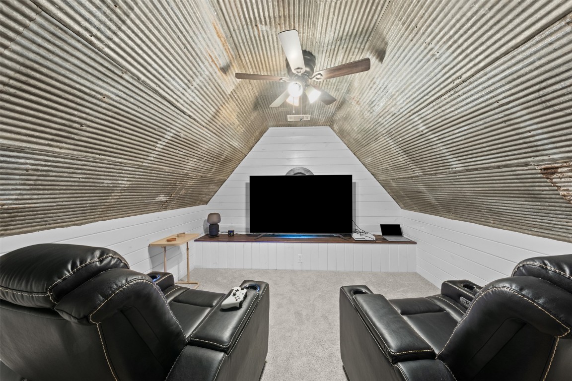 1005 East 14th Street Cameron, TX 76520 - Photo 31 of 40 a living room with furniture and a flat screen tv