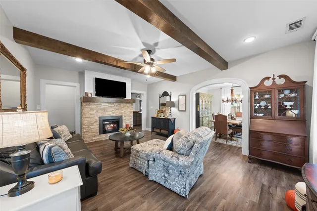 $360,000 | 1005 East 14th Street, Cameron, TX 76520