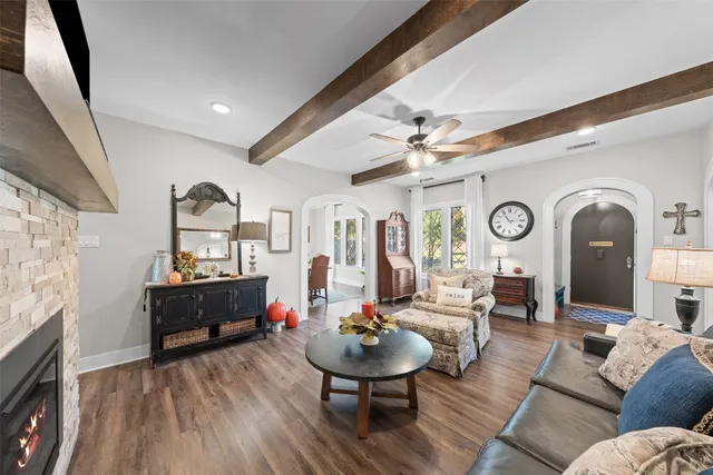 $360,000 | 1005 East 14th Street, Cameron, TX 76520