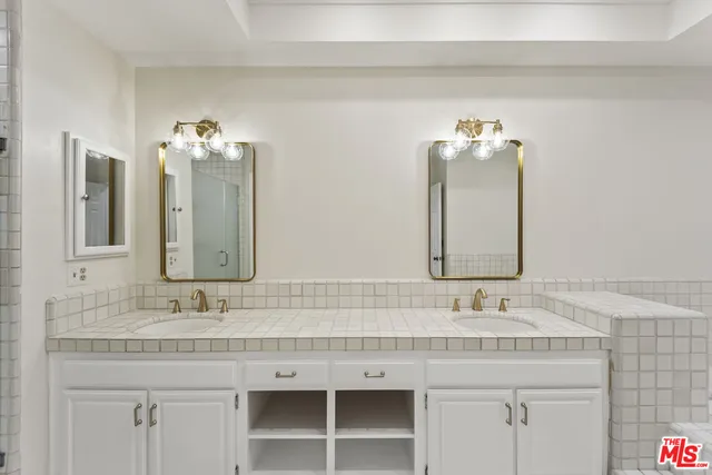 $6,295 | 4338 Redwood Avenue, Unit B315, Marina del Rey, CA 90292