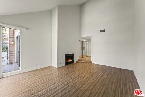 $6,295 | 4338 Redwood Avenue, Unit B315, Marina del Rey, CA 90292