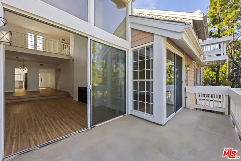 $6,295 | 4338 Redwood Avenue, Unit B315, Marina del Rey, CA 90292