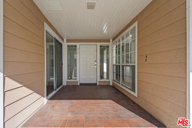 $6,295 | 4338 Redwood Avenue, Unit B315, Marina del Rey, CA 90292