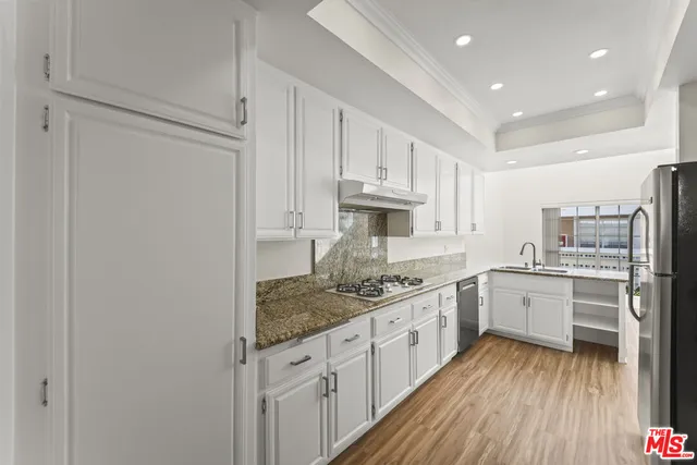 $6,295 | 4338 Redwood Avenue, Unit B315, Marina del Rey, CA 90292