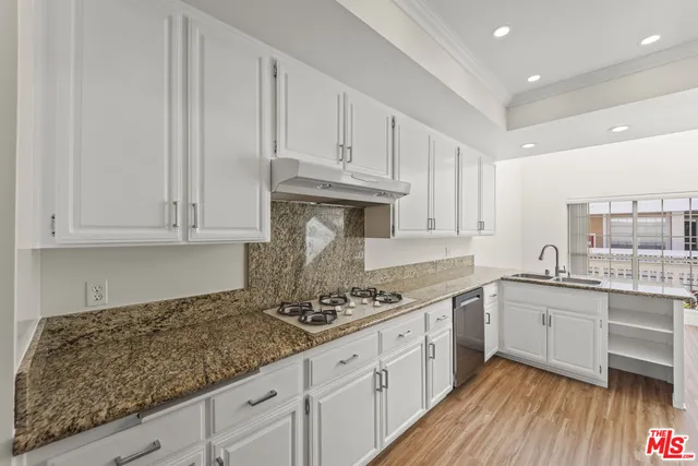 $6,295 | 4338 Redwood Avenue, Unit B315, Marina del Rey, CA 90292