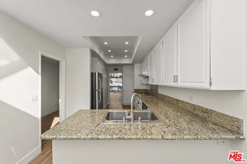 $6,295 | 4338 Redwood Avenue, Unit B315, Marina del Rey, CA 90292