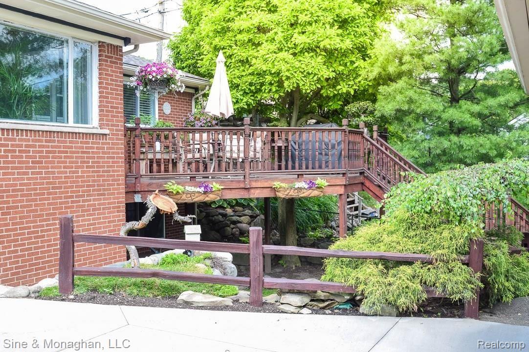 4015 Normandy Road Royal Oak, MI 48073 - Photo 31 of 45 Deck detail