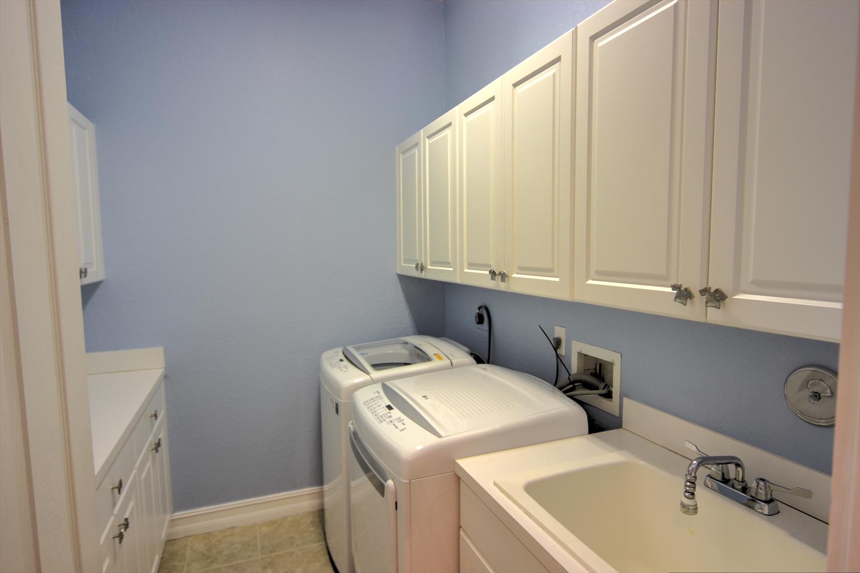 1000 North Us Highway, Unit 810 Jupiter, FL 33477 - Photo 20 of 23 Laundry Room