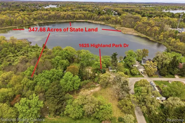 $299,000 | 1625 Highland Park Drive, Highland, MI 48356