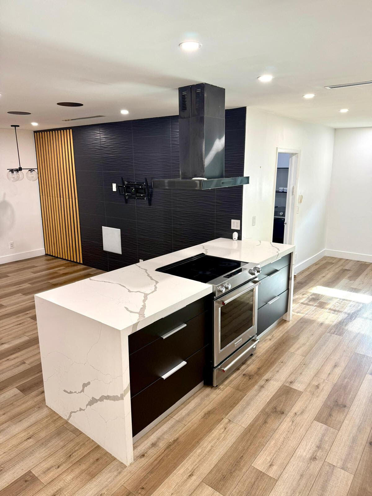 4411 Thomas Street Hollywood, FL 33021 - Photo 9 of 30 57