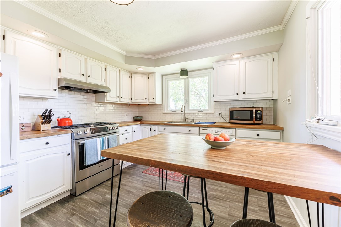 180 Overbrook Road Pittsford, NY 14618 - Photo 12 of 35