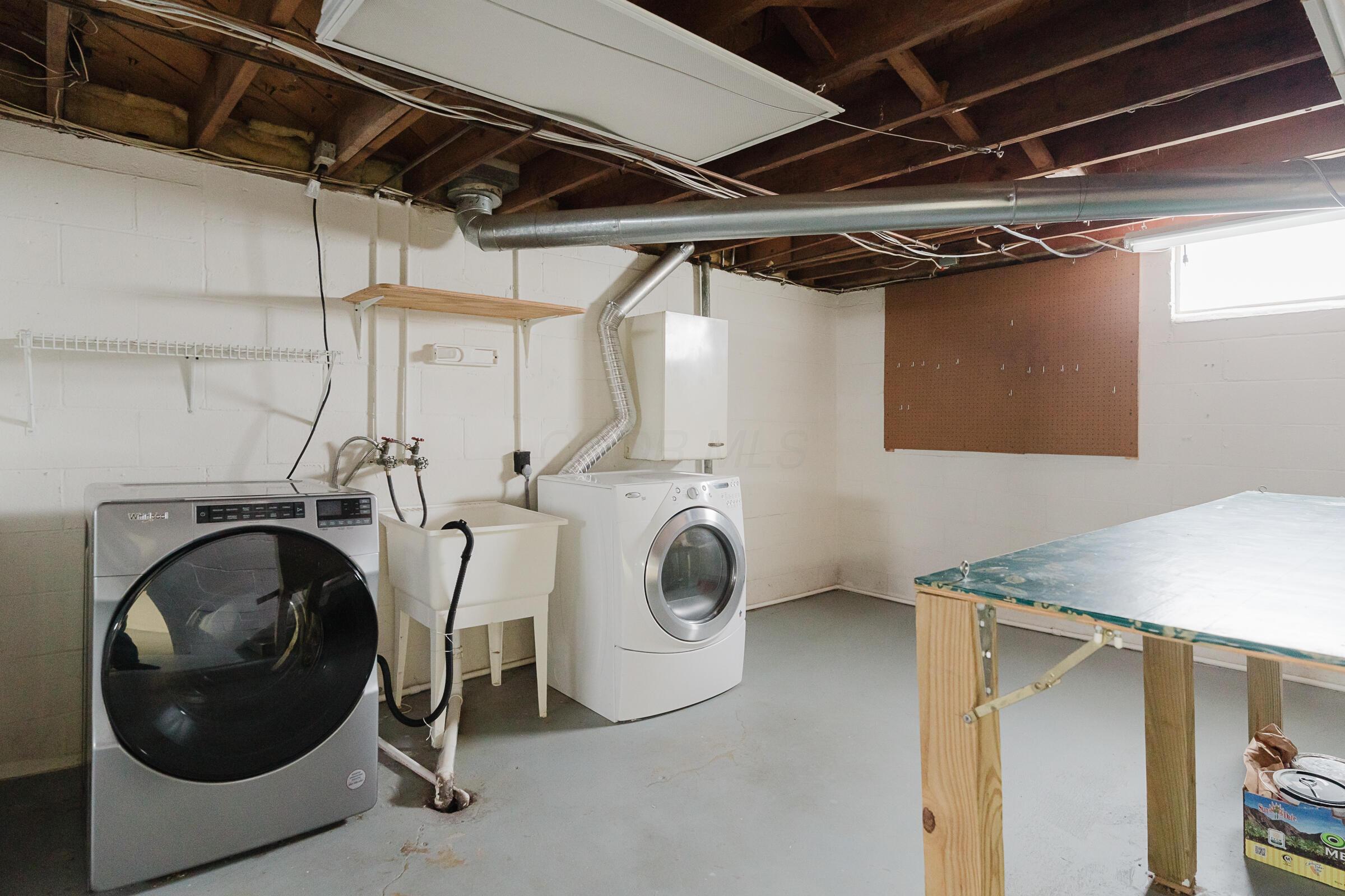 4422 Zeller Road Columbus, OH 43214 - Photo 31 of 45 Washer and Dryer convey with the home