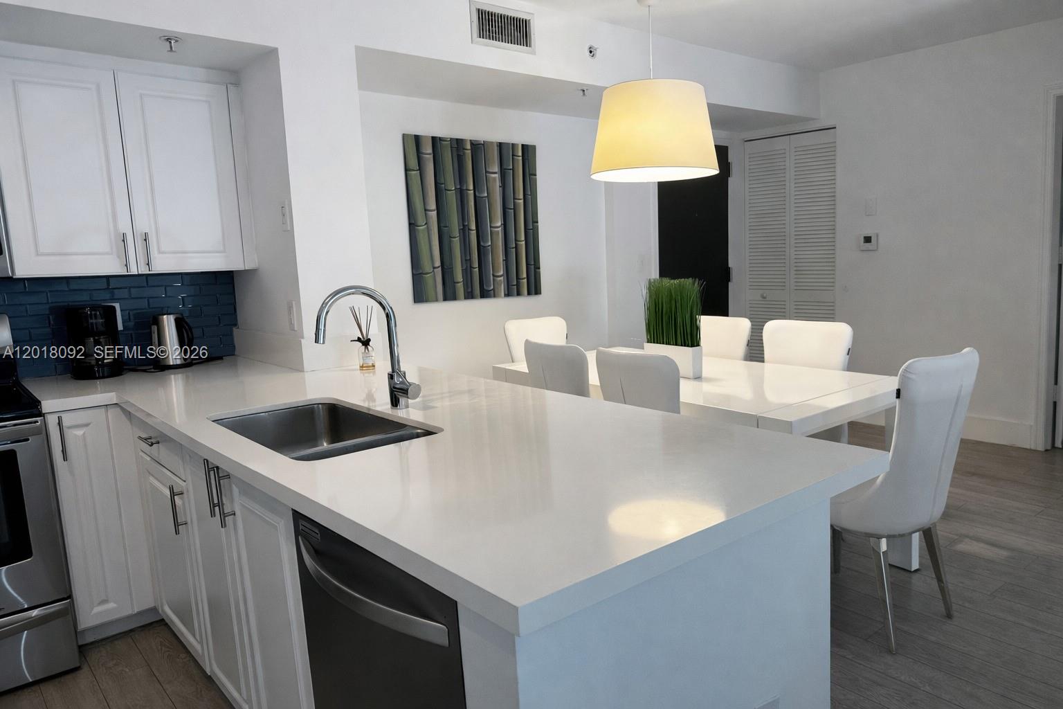 90 Alton Road, Unit 1804 Miami Beach, FL 33139 - Photo 14 of 42
