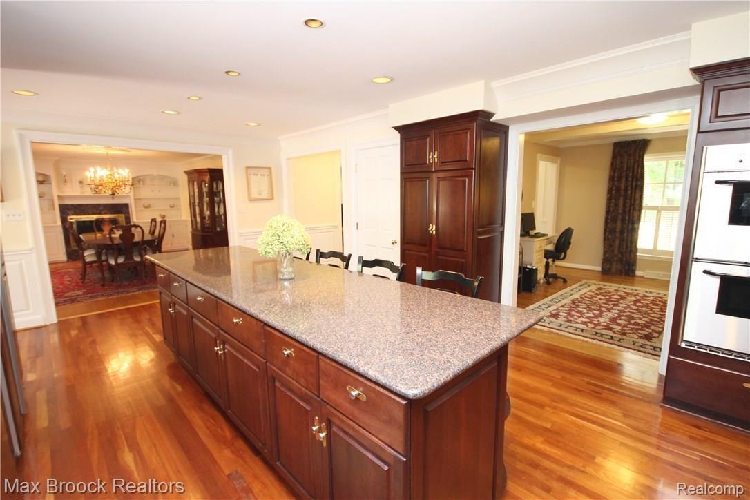 4784 Walnut Lake Road Bloomfield Hills, MI 48301 - Photo 11 of 29 IMG_9886.JPG