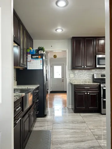 $450,000 | 410 Garwood Drive, Mount Prospect, IL 60056