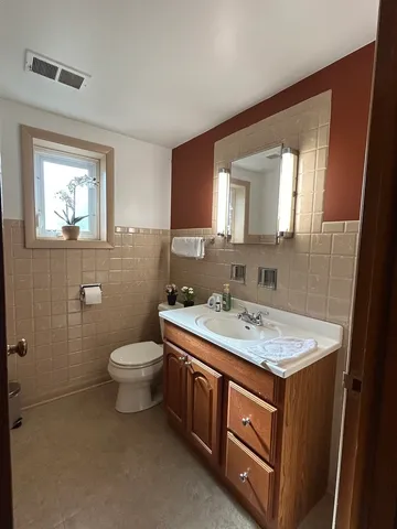 $450,000 | 410 Garwood Drive, Mount Prospect, IL 60056