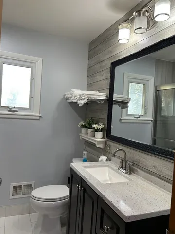 $450,000 | 410 Garwood Drive, Mount Prospect, IL 60056