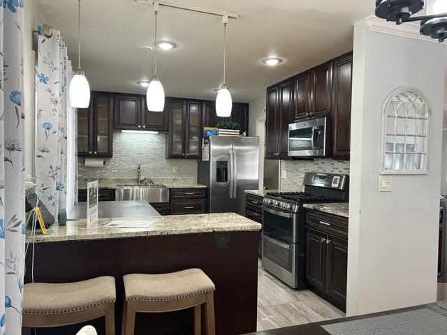 $450,000 | 410 Garwood Drive, Mount Prospect, IL 60056