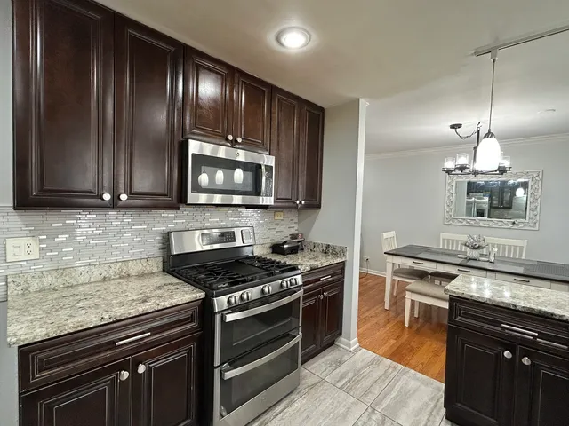 $450,000 | 410 Garwood Drive, Mount Prospect, IL 60056