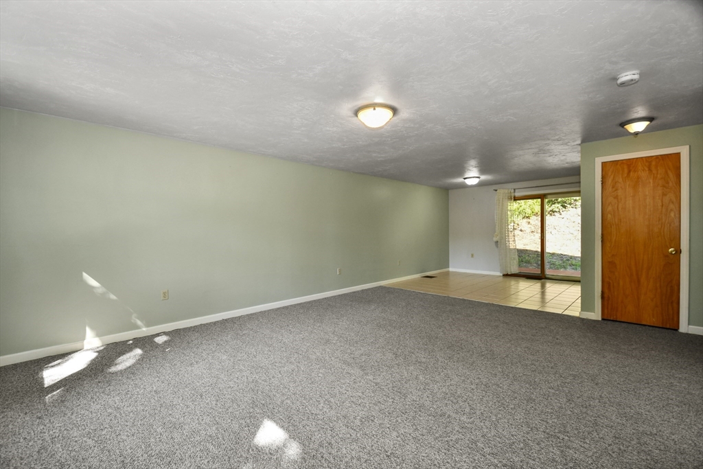 15 B Gates Road Worcester, MA 01603 - Photo 5 of 28 Gallery Image 5