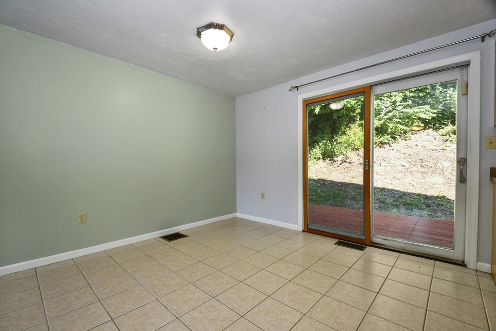 15 B Gates Road Worcester, MA 01603 - Photo 7 of 28 Gallery Image 7