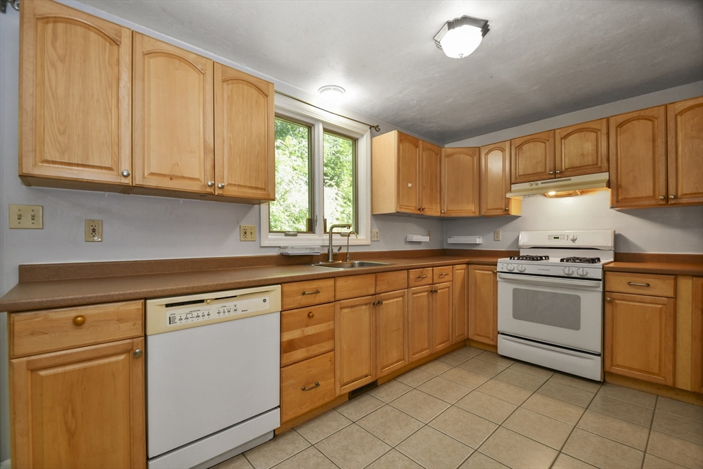 15 B Gates Road Worcester, MA 01603 - Photo 9 of 28 Gallery Image 9