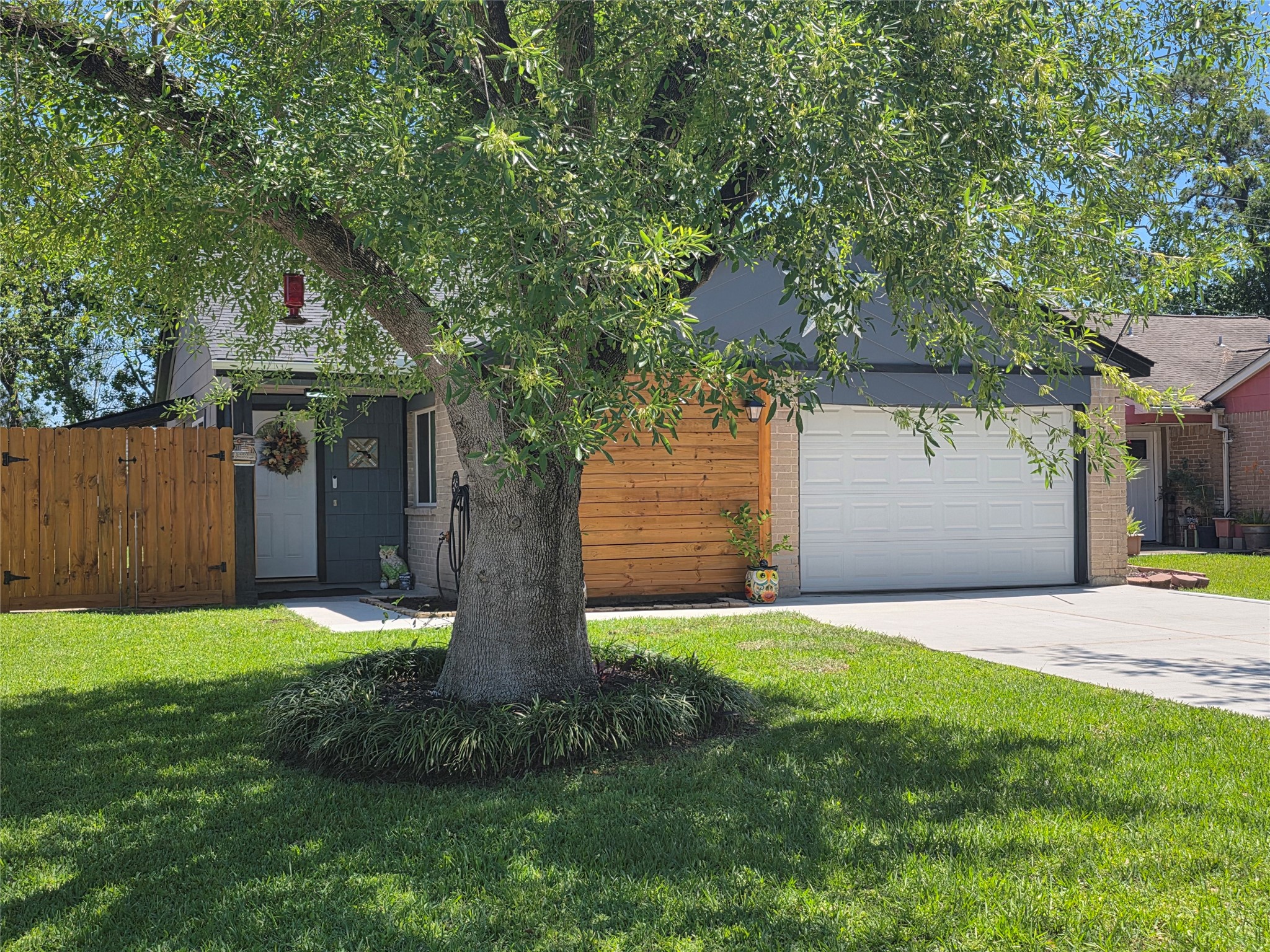 8646 Flower Path Street Houston, TX 77044 - Photo 3 of 25