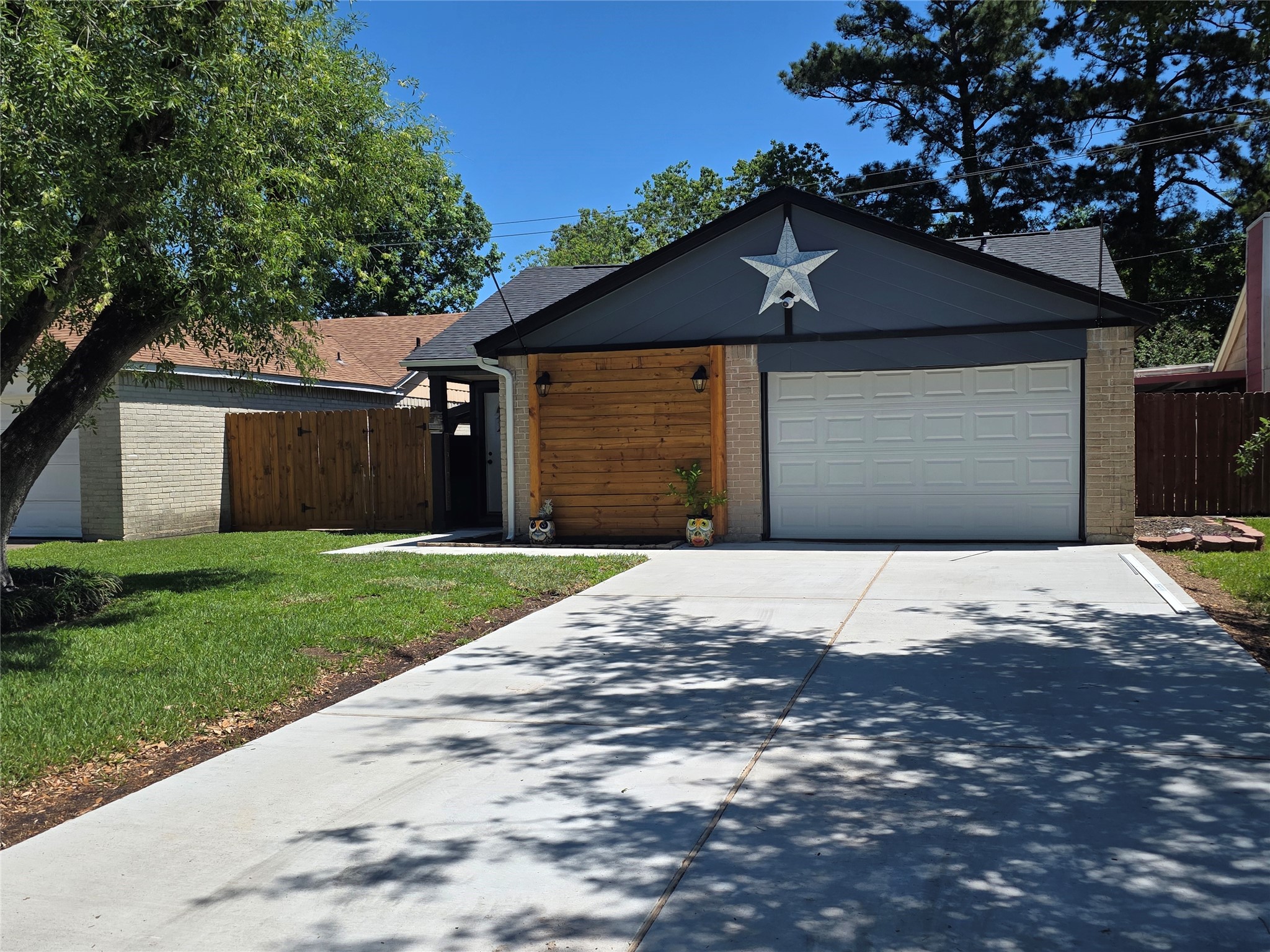 8646 Flower Path Street Houston, TX 77044 - Photo 4 of 25